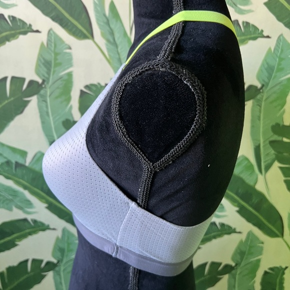 Victorias Secret Womens Gray Sports Bra Neon Yellow Crossback 34C - Picture 2 of 5